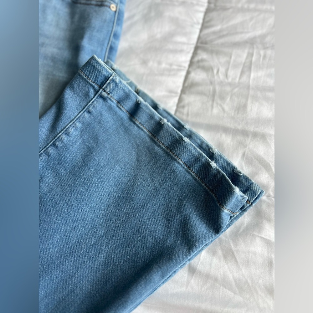 KanCan Gabriella High Rise Curvy Button Fly Flare Jeans Size 25 Light Wash - Picture 7 of 16
